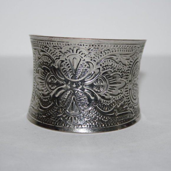Beautiful silver flower cuff bracelet - Picture 4 of 4